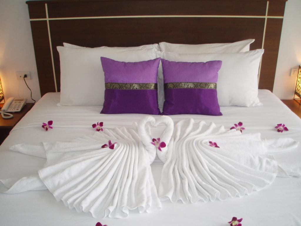 Soleluna Hotel Patong Exterior foto